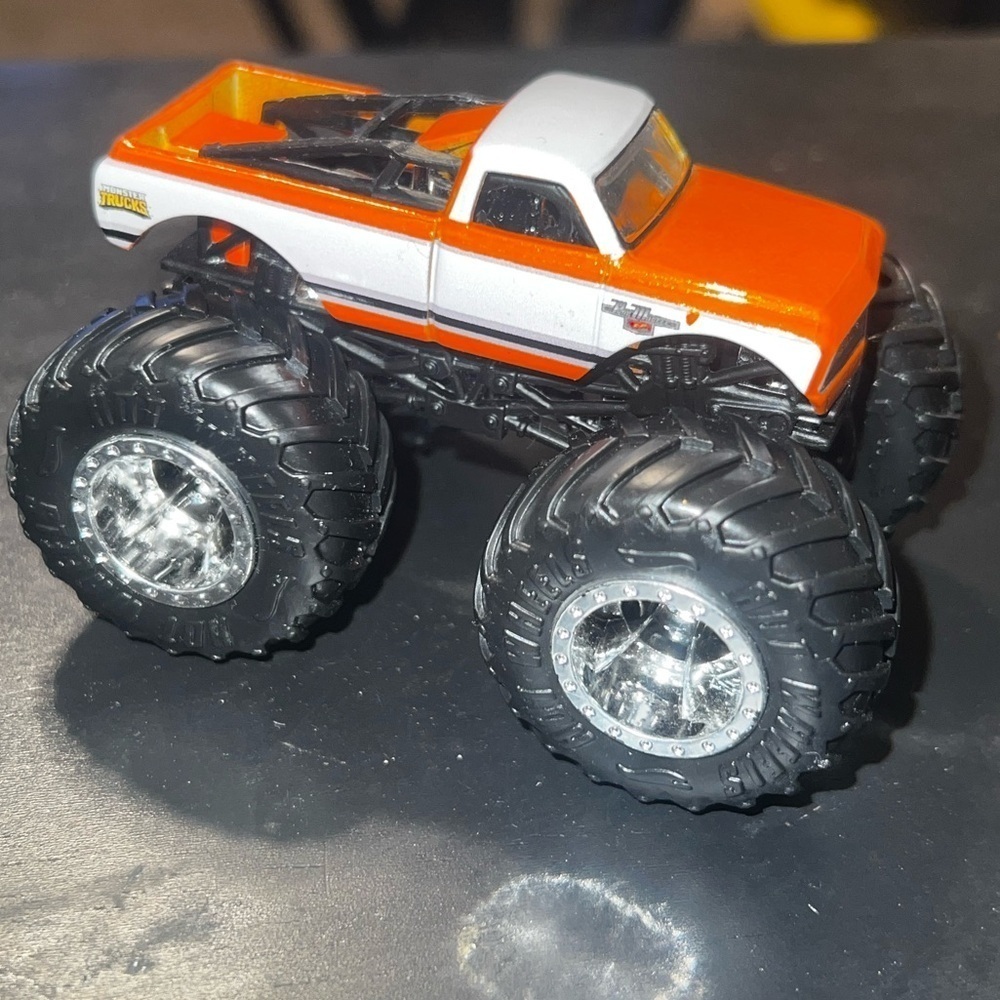 Hot Wheels Monster Jam Truck PURE MUSCLE Chevrolet C-10 1:64 scale